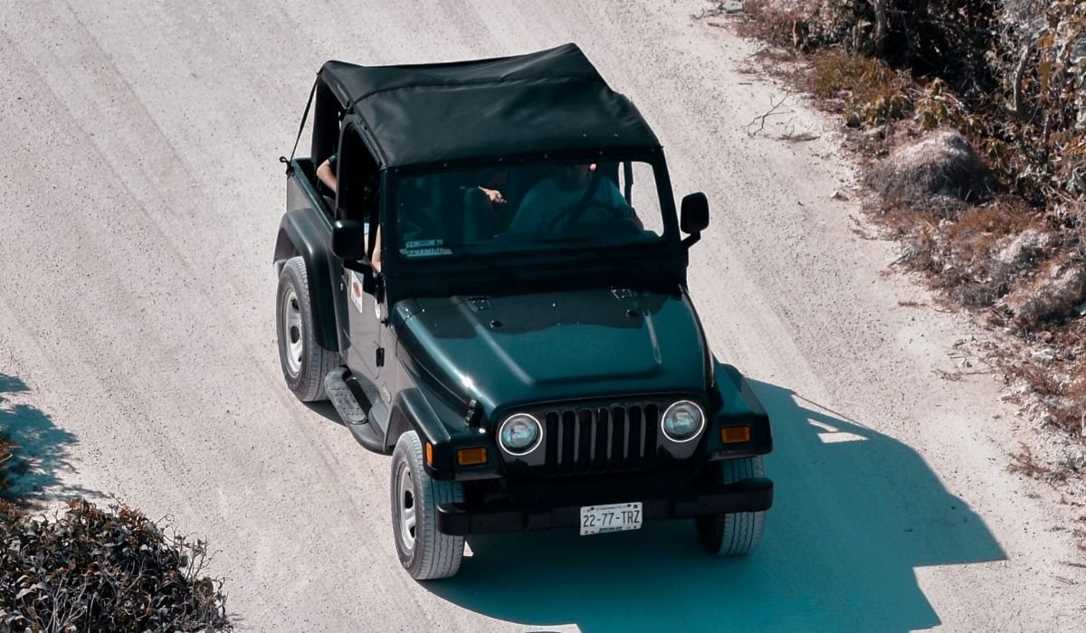 How to unlock a jeep wrangler with keys inside?